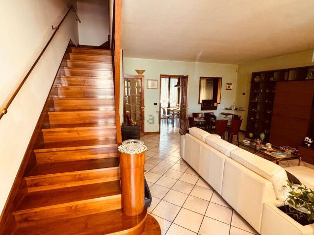 Villetta a schiera in vendita di 160 m² in Via Guglielmo Marconi