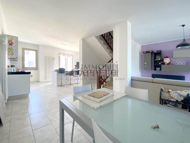 Villetta a schiera in vendita di 160 m² in Via del Bosco, 10