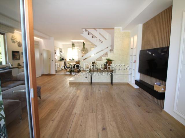 Villetta a schiera in vendita di 160 m² in Via del Pino