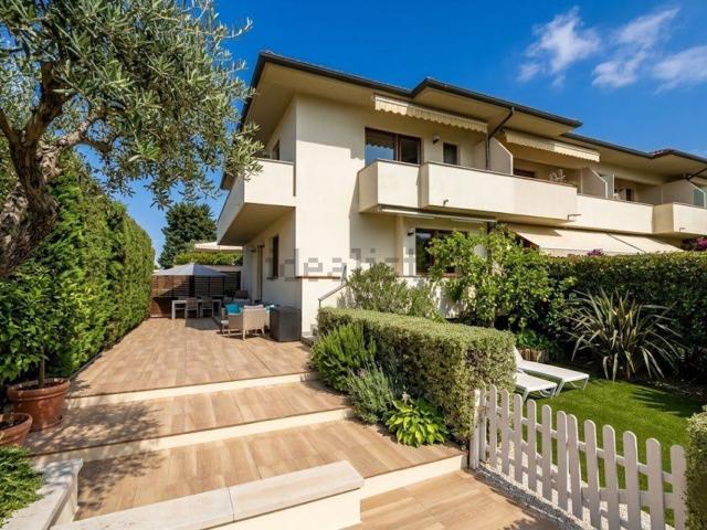 Villetta a schiera in vendita di 160 m² in Via del Pino