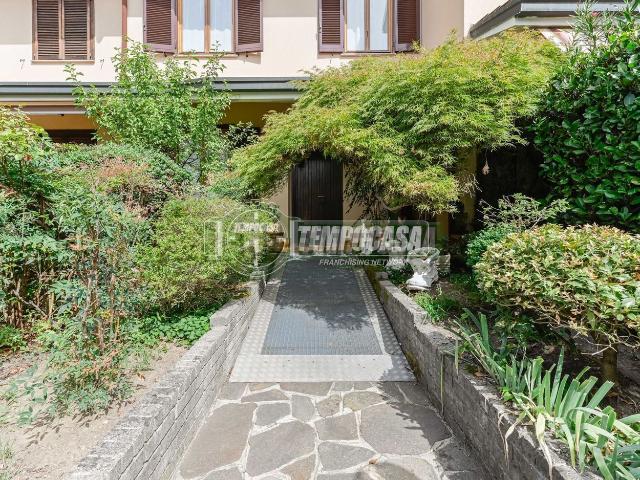 Villetta a schiera in vendita di 160 m² in Via del Pruno, 10