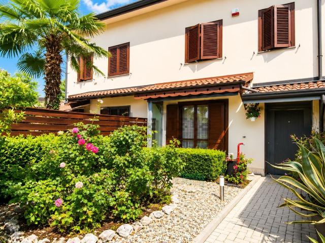 Villetta a schiera in vendita di 160 m² in Via delle Betulle, 14