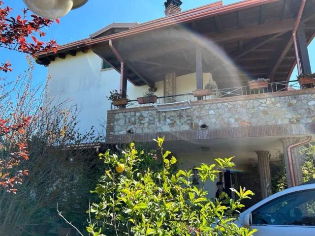 Villetta a schiera in vendita di 160 m² in Via Ecuador