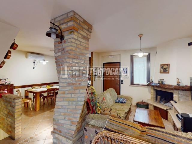 Villetta a schiera in vendita di 160 m² in Via Otto marzo
