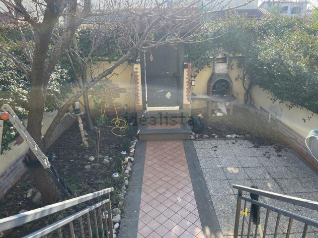Villetta a schiera in vendita di 160 m² in Via Massa di San Giuliano