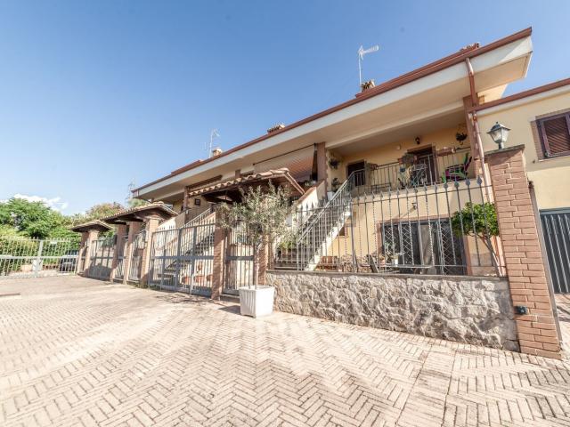 Villetta a schiera in vendita di 160 m² in Via Santa Scolastica, 5