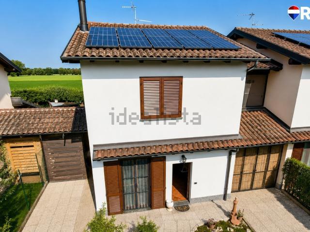 Villetta a schiera in vendita di 160 m² in Via Privata Borgo, 33