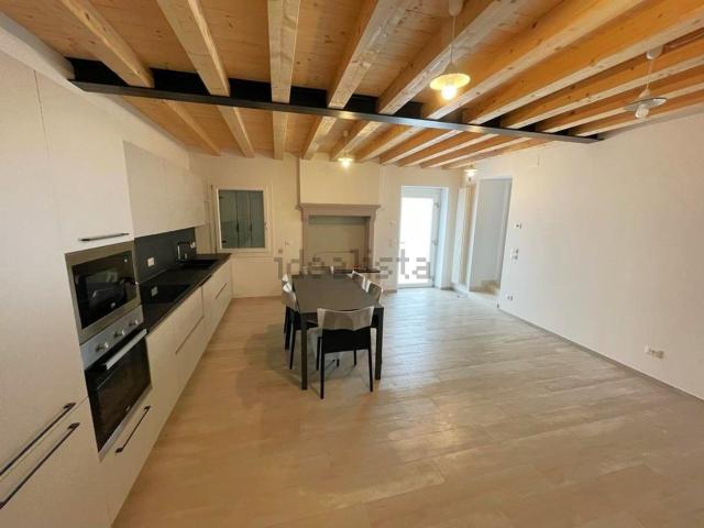 Villetta a schiera in vendita di 160 m² in Via Tufi