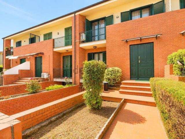 Villetta a schiera in vendita di 160 m² in Viale dei Pini, 154