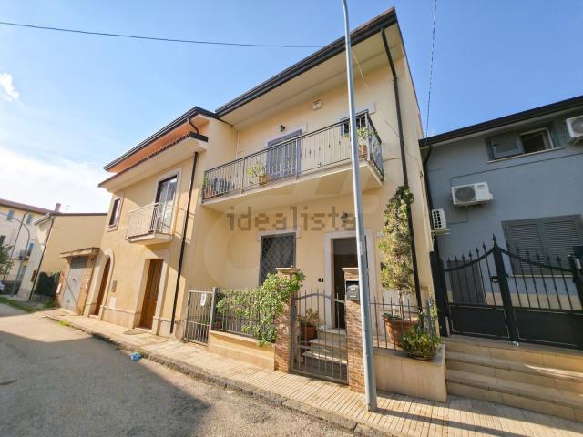 Villetta a schiera in vendita di 161 m² in Via Ginestrelle, 7