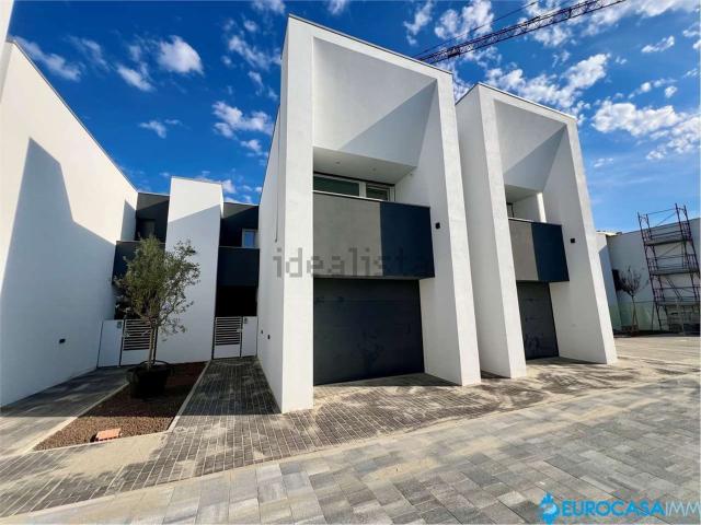 Villetta a schiera in vendita di 163 m² in Via Costante Rebucci