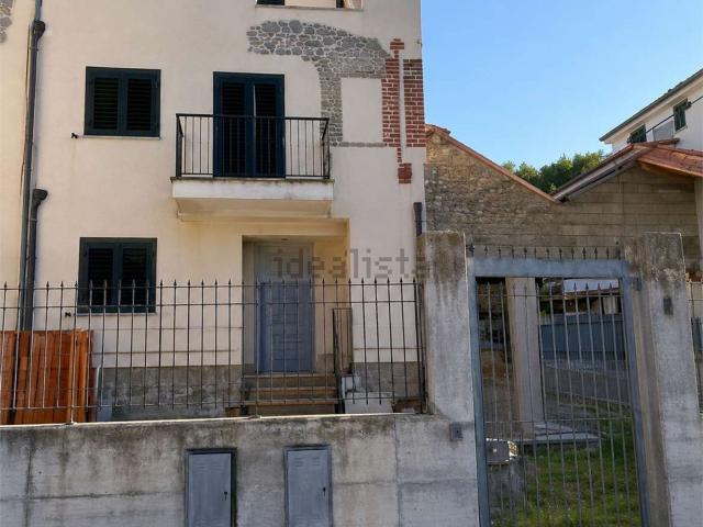 Villetta a schiera in vendita di 163 m² in Via Generale Carlo Alberto Dalla Chiesa