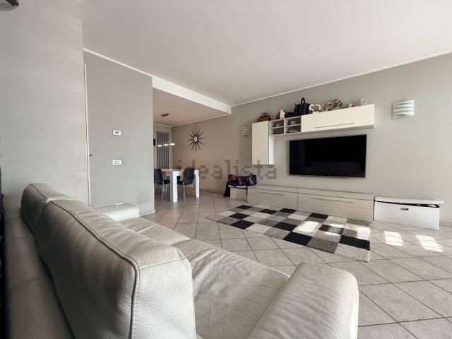 Villetta a schiera in vendita di 163 m² in Via della Sorgente, 140