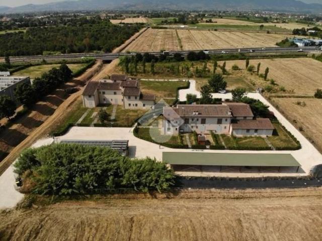 Villetta a schiera in vendita di 178 m² in Via Sant&apos  Ippolito, 99