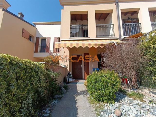 Villetta a schiera in vendita di 163 m² in Via Zerrate