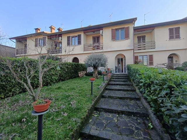 Villetta a schiera in vendita di 163 m² in Piazza Carlo Alberto Dalla Chiesa, 8