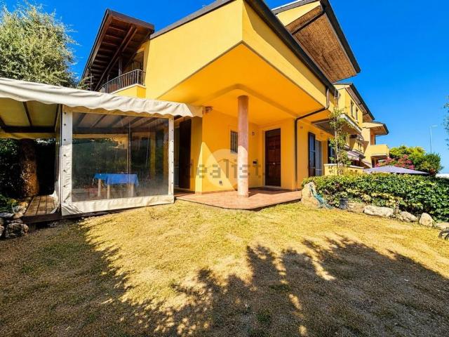 Villetta a schiera in vendita di 164 m² in Via Reno, 12