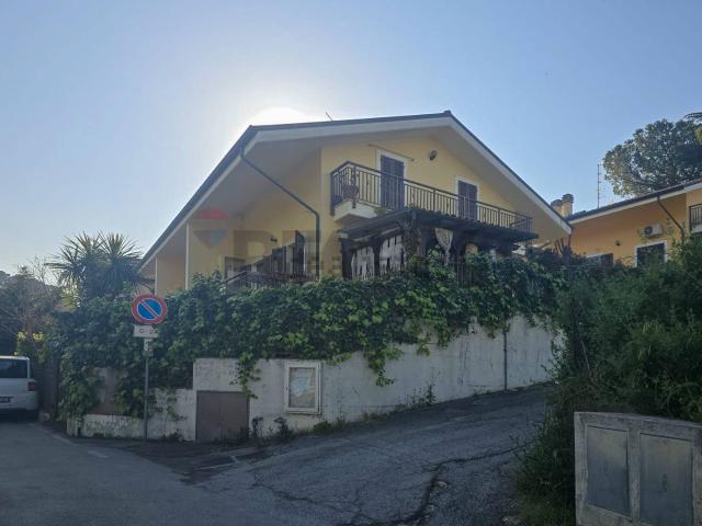 Villetta a schiera in vendita di 164 m² in Strada Colle San Donato, 50
