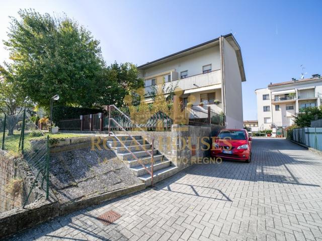 Villetta a schiera in vendita di 164 m² in Strada Montanara, 461