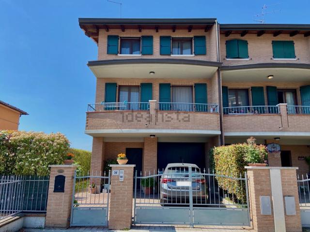 Villetta a schiera in vendita di 165 m² in Via Canale Carpi, 16