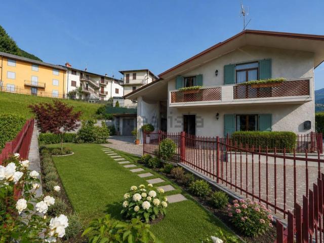 Villetta a schiera in vendita di 165 m² in Via Giacomo Leopardi, 20