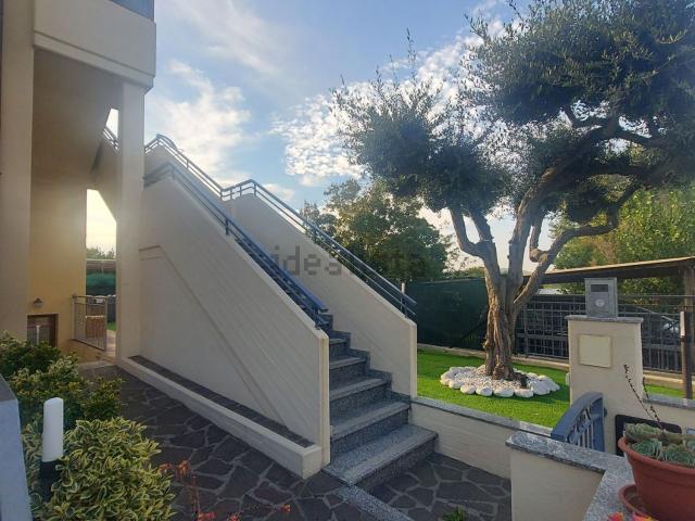 Villetta a schiera in vendita di 165 m² in Via Lago di Garda