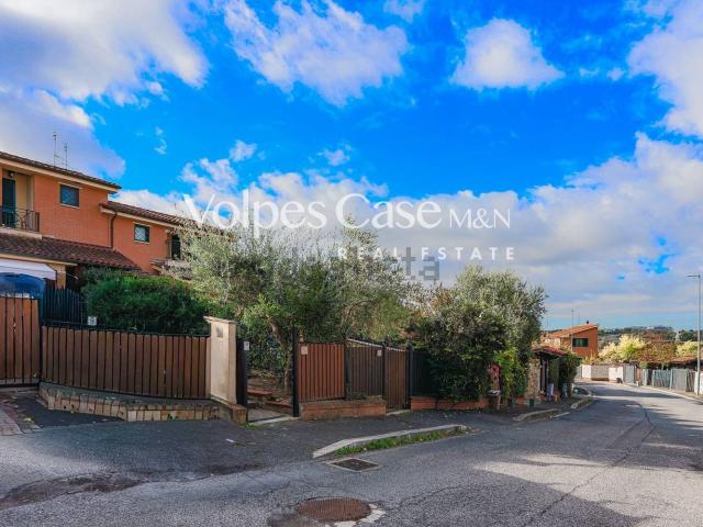 Villetta a schiera in vendita di 165 m² in Via Lea Padovani