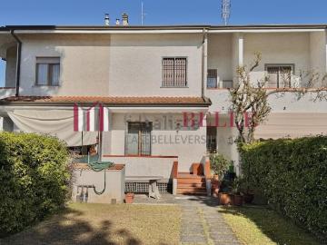 Villetta a schiera in vendita di 165 m² in Via Umberto Maddalena, 98