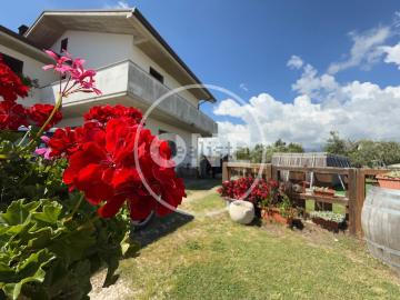 Villetta a schiera in vendita di 166 m² in Contrada Collina, 18