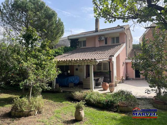 Villetta a schiera in vendita di 167 m² in Via dei Tetna