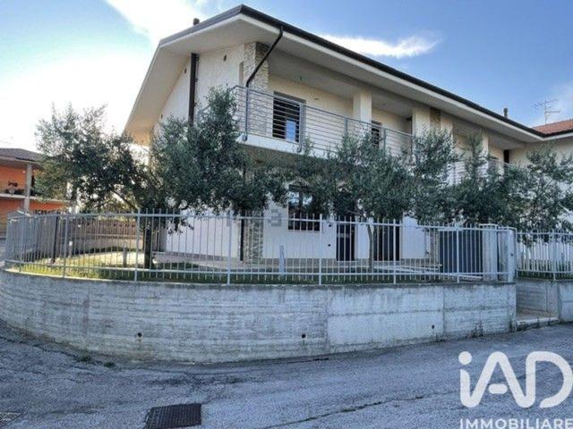 Villetta a schiera in vendita di 168 m² in Strada Provinciale 15 Contrada Paterno