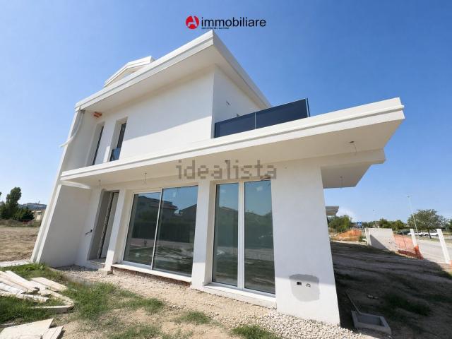 Villetta a schiera in vendita di 168 m² in Via Carmen, 69