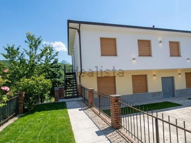 Villetta a schiera in vendita di 168 m² in Via Diramazione per Stazione F. S