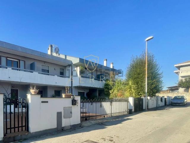 Villetta a schiera in vendita di 168 m² in Via Ettore Montanaro, 21