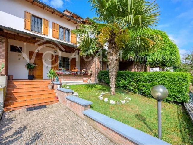 Villetta a schiera in vendita di 169 m² in Via C. A. dalla Chiesa, 48