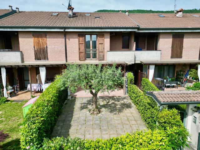 Villetta a schiera in vendita di 169 m² in Via Vittorio Bachelet