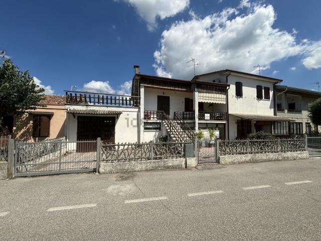Villetta a schiera in vendita di 170 m² in Via Anselmo Girotti