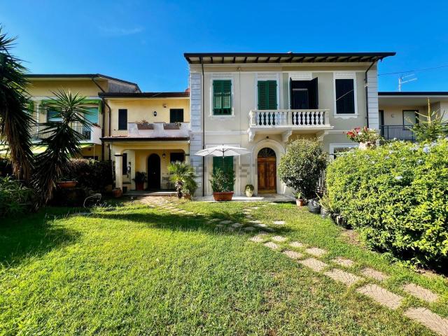 Villetta a schiera in vendita di 170 m² in Via G. Marconi, 178