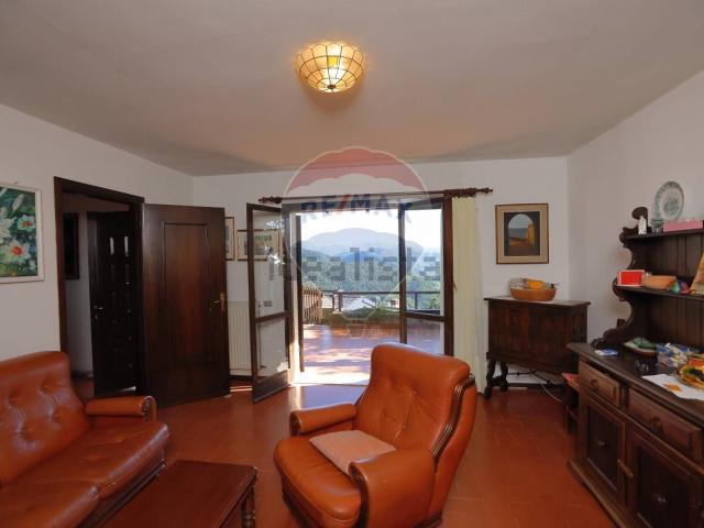 Villetta a schiera in vendita di 170 m² in Via Olivella Caminata, 55
