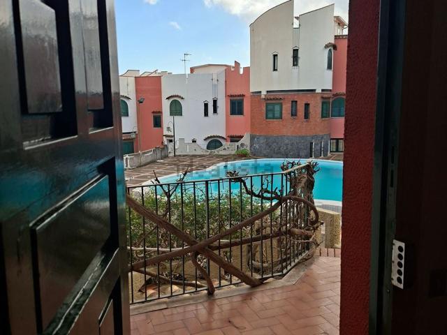 Villetta a schiera in vendita di 170 m² in Via Leucatia