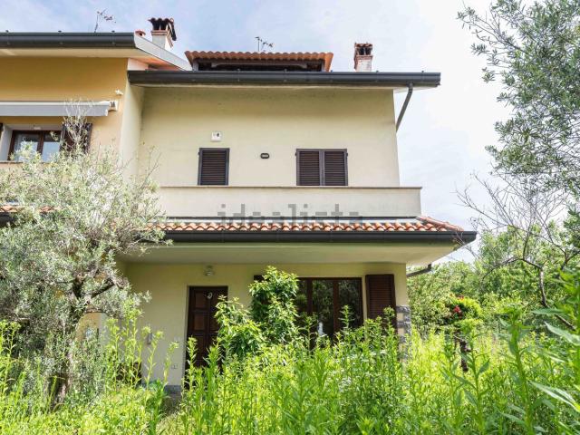 Villetta a schiera in vendita di 170 m² in Via Monsignor Paolo Borroni
