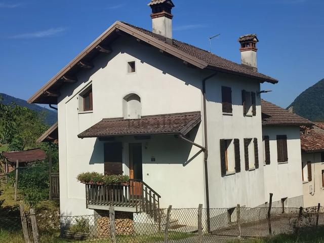 Villetta a schiera in vendita di 170 m² in Via Monte Tomatico, 41