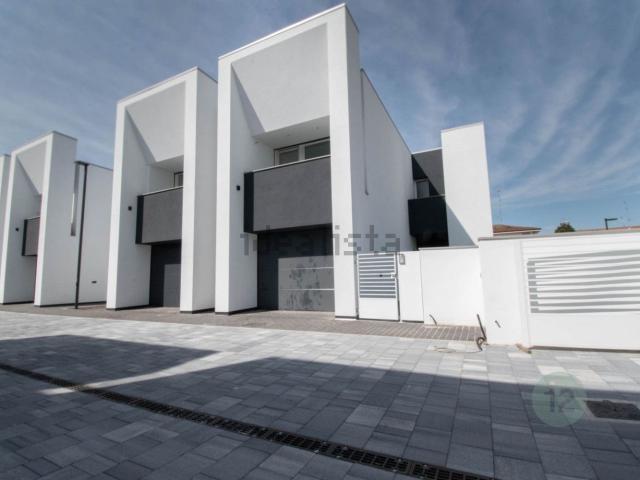 Villetta a schiera in vendita di 171 m² in Via C. Rebucci