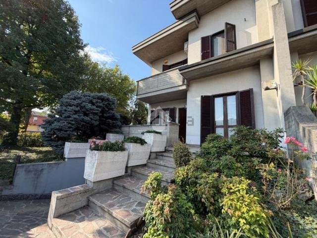 Villetta a schiera in vendita di 172 m² in Via Walter Tobagi, 8