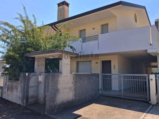 Villetta a schiera in vendita di 173 m² in Via G. D&apos Annunzio, 20