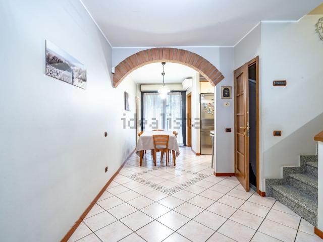 Villetta a schiera in vendita di 173 m² in Via Roma, 141