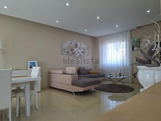 Villetta a schiera in vendita di 173 m² in Via Ursula, 9