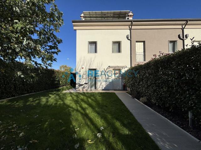 Villetta a schiera in vendita di 174 m² in Via D. Chiesa