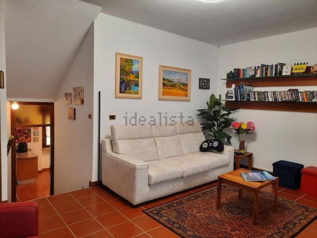 Villetta a schiera in vendita di 174 m² in Via Primulacco