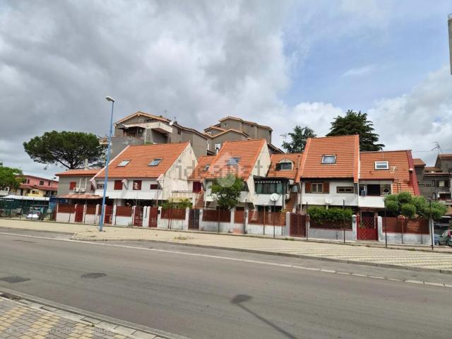 Villetta a schiera in vendita di 174 m² in Via Ugo Foscolo, 1